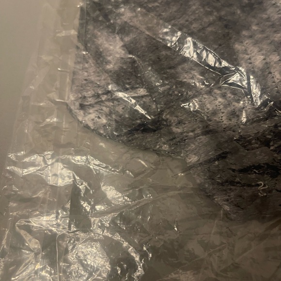 VINCE CAMUTO Tie-Dye 3/4 Sleeve Open Knit Cocoon Cardigan in black/white - Picture 4 of 5